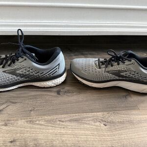 Brooks Ghost 13 Men's Black and Gray Athletic Shoes